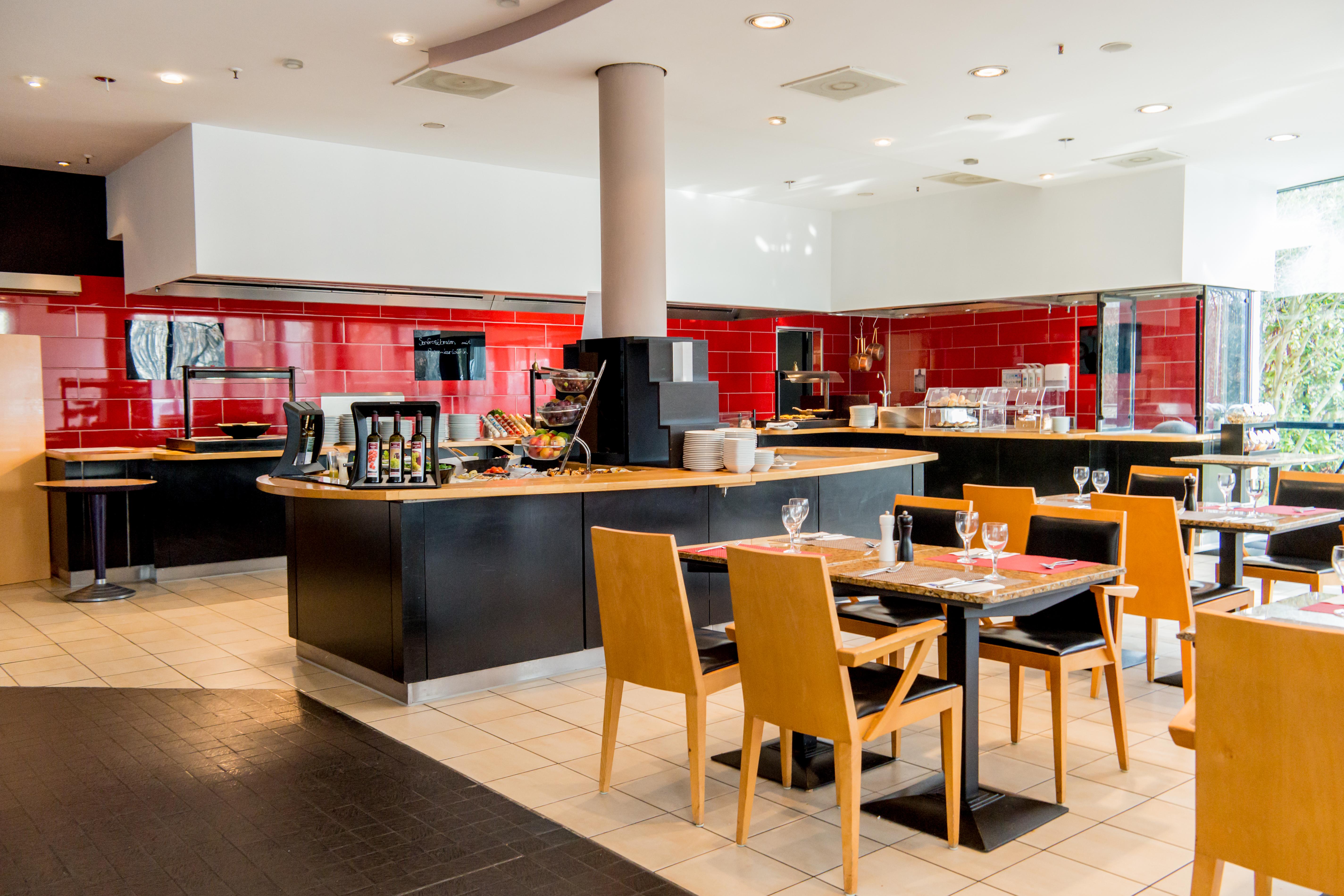 Four Dusseldorf Airport 4*