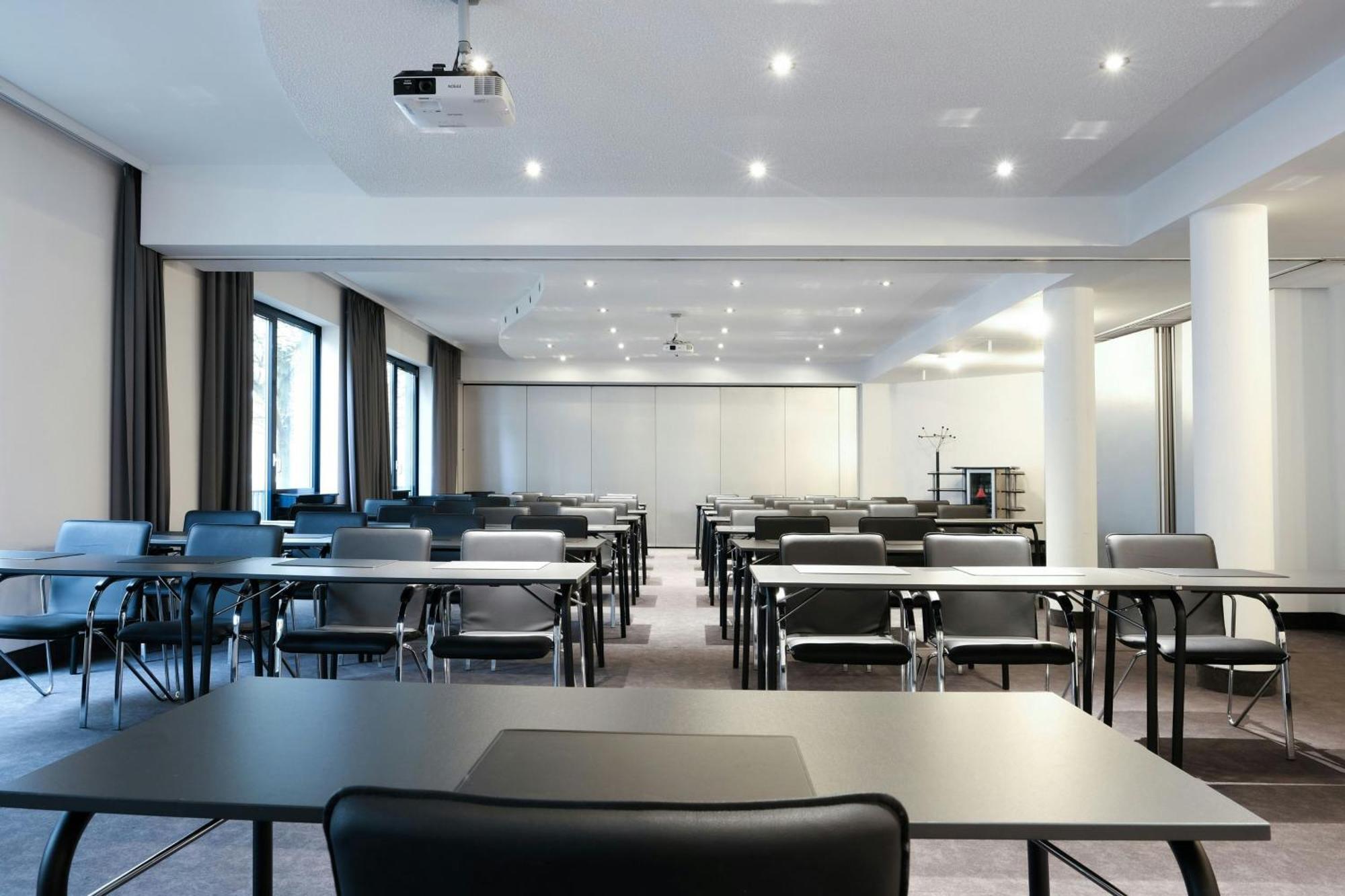 Four Dusseldorf Airport Hotel 4*