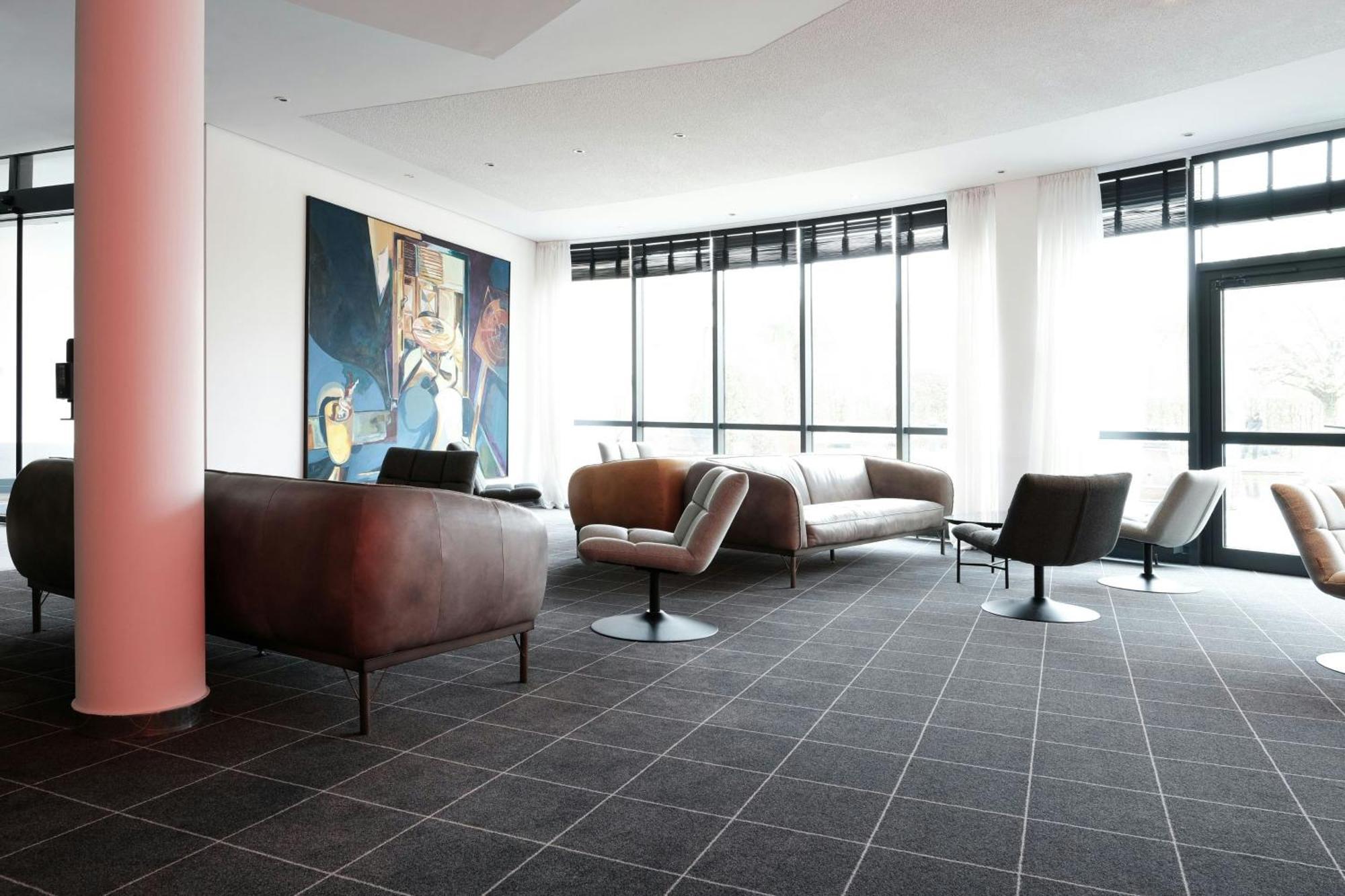 Hotel Four Dusseldorf Airport 4*