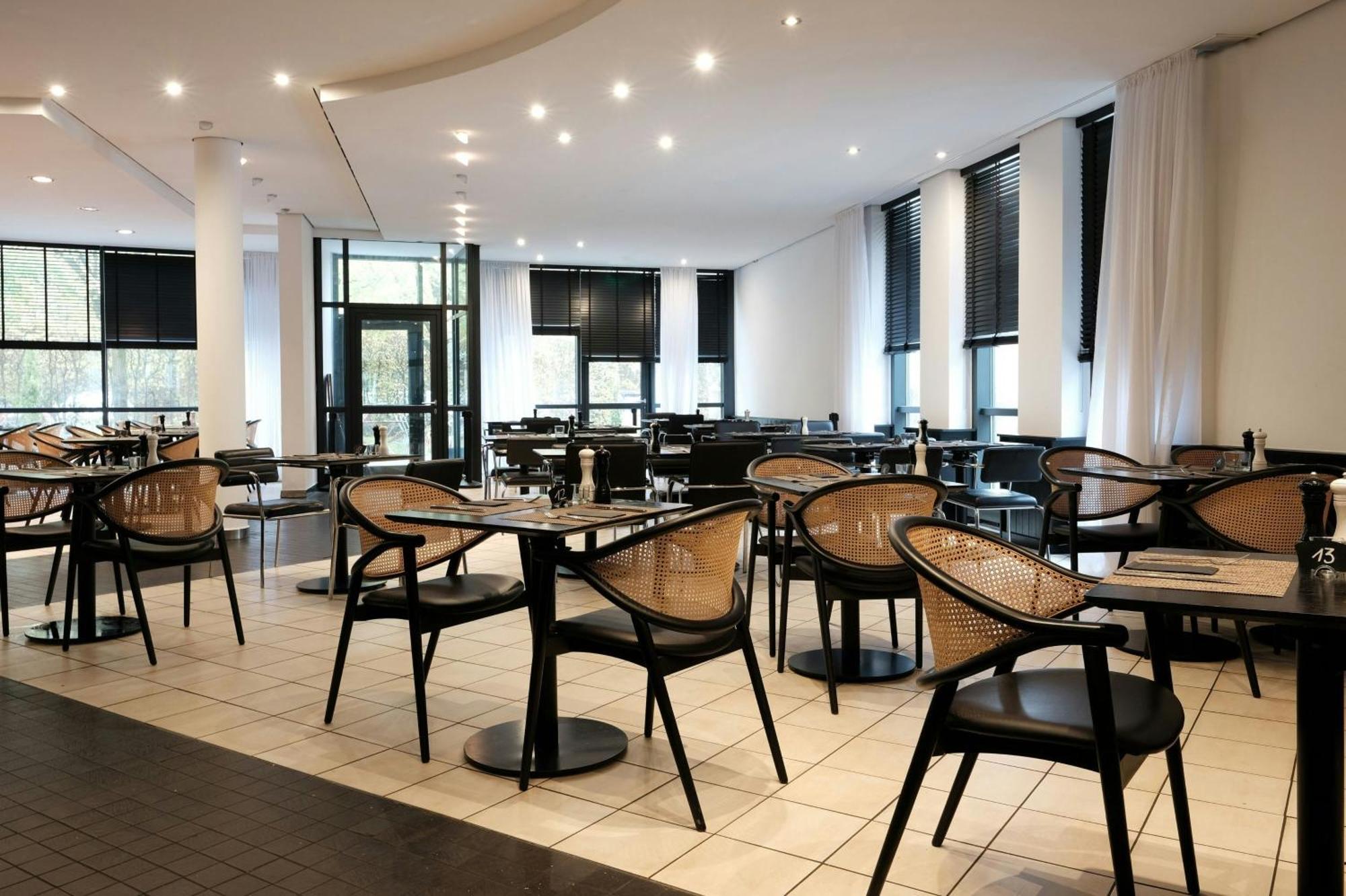 Four Dusseldorf Airport 4*