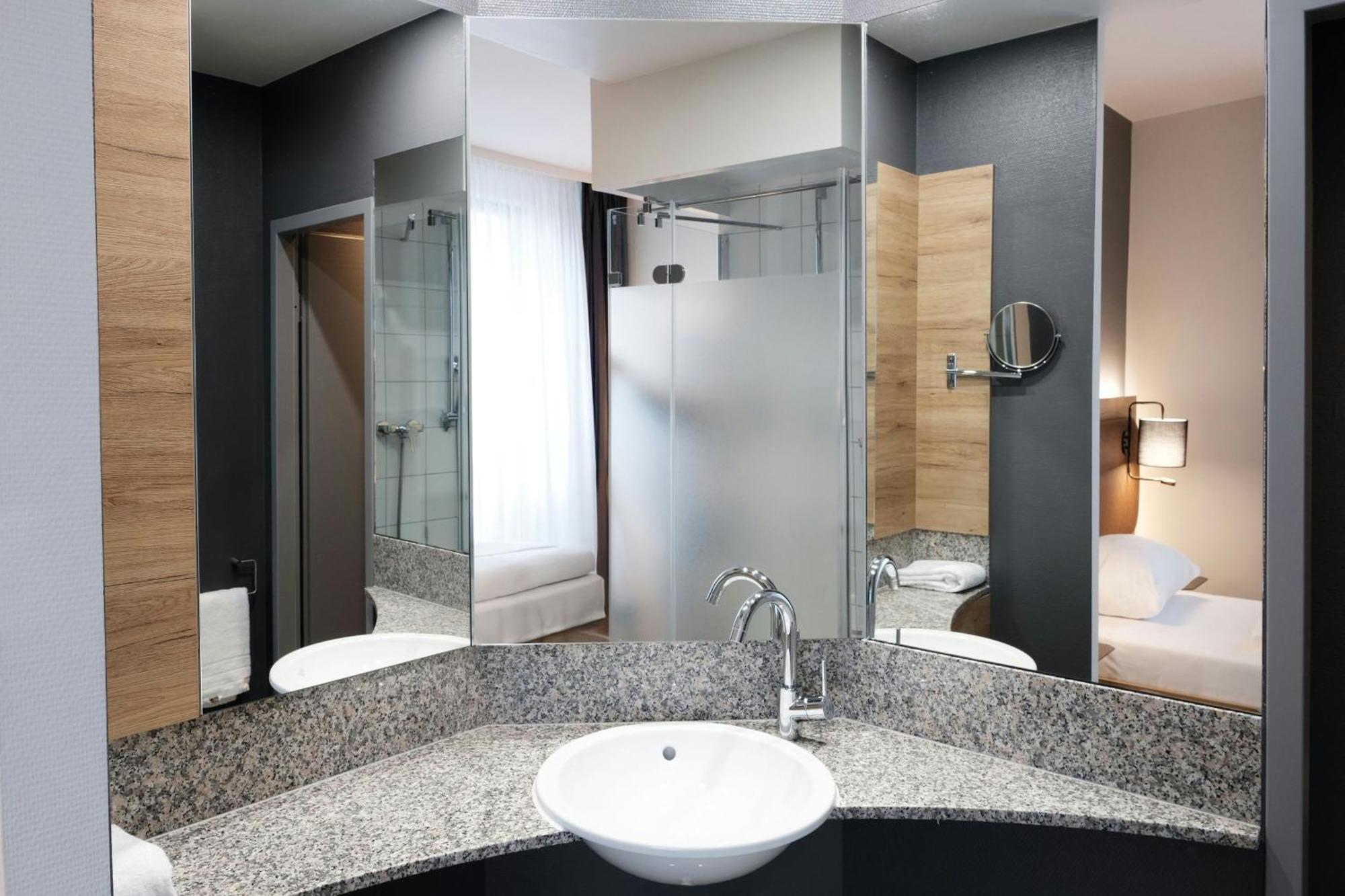 Four Dusseldorf Airport Hotel
