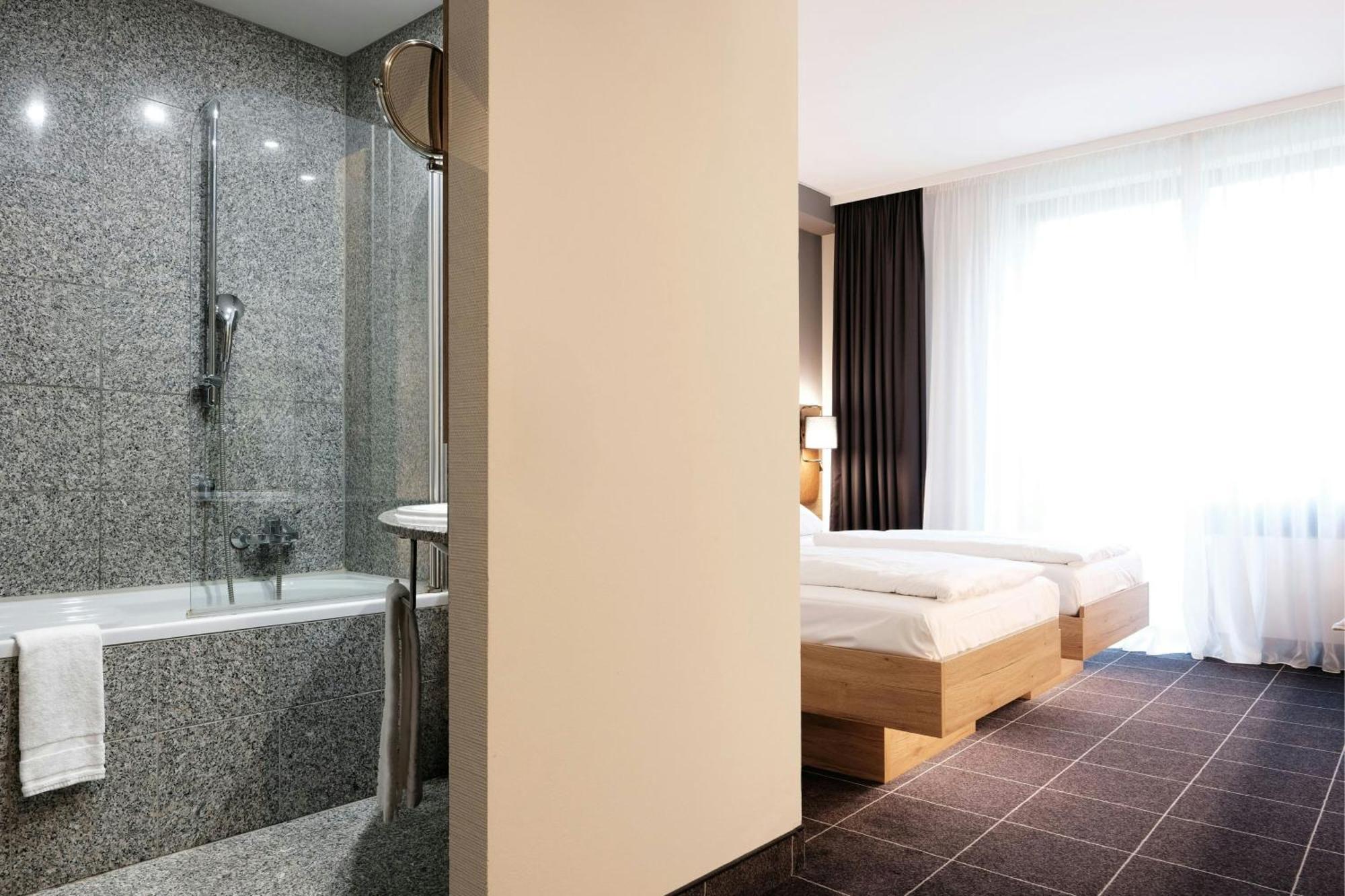 Hotel Four Dusseldorf Airport 4*
